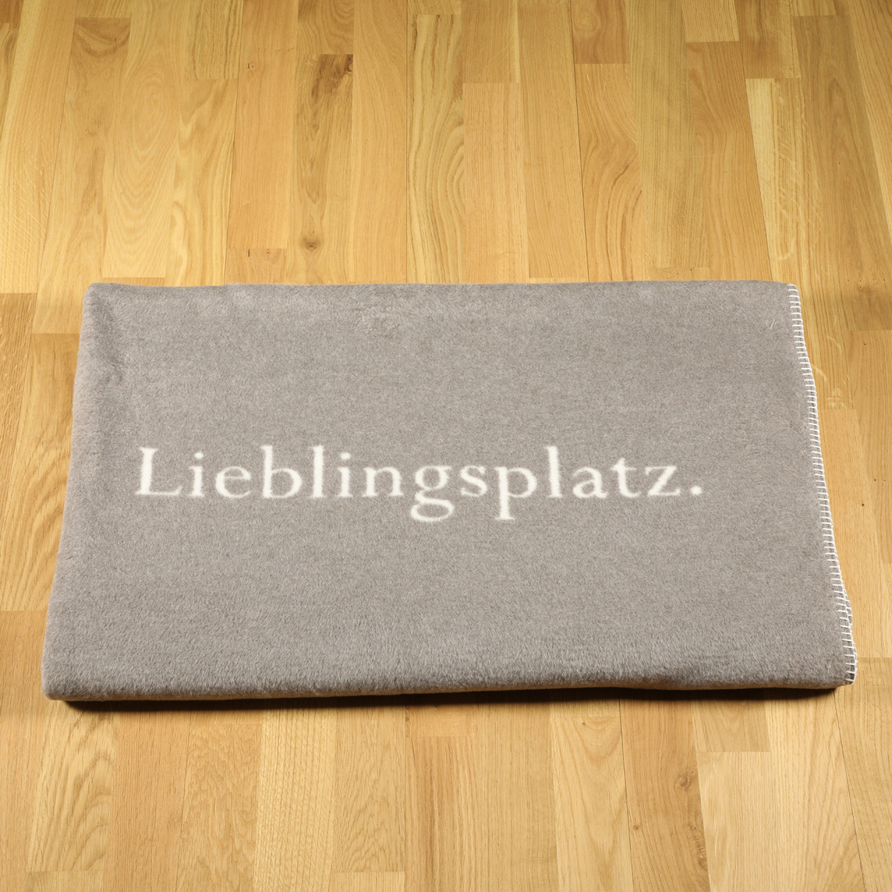 Living blanket &quot;Lieblingsplatz&quot; smoke